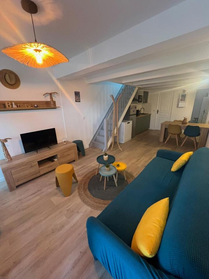 Club 4 Personnes A Sur Mer, Piscine Commune De Mai A Septembre, A 450m Sanary-sur-Mer